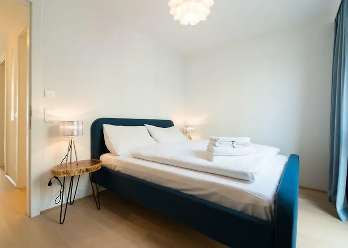 | Spacious Serviced In Directly At The U4 Viena