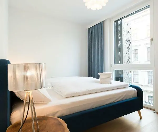 | Spacious Serviced In Directly At The U4 Apartamento Viena
