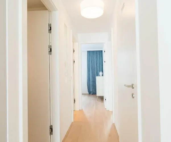 | Spacious Serviced In Directly At The U4 Apartamento Viena