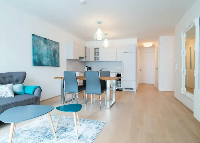 | Spacious Serviced In Directly At The U4 Viena